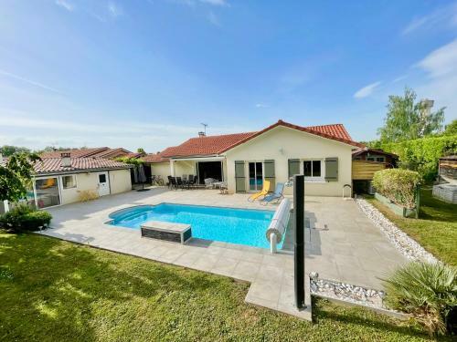 Villa Avec Piscine Dans Les Dombes