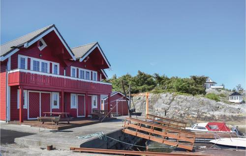 Two-bedroom Holiday Home In Bakkasund