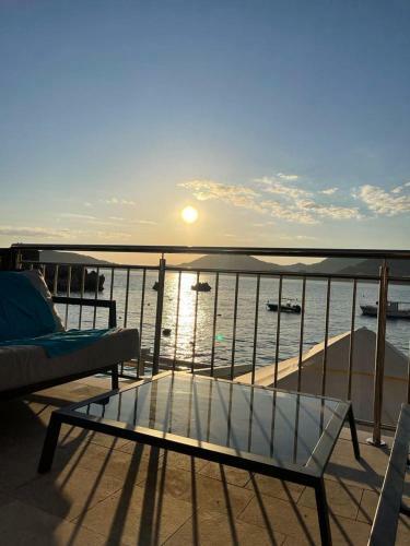Lux Beach House M
