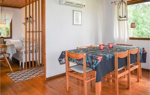 Amazing Home In Billinge With 2 Bedrooms