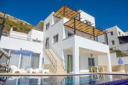 Ayr?s Villas & Houses