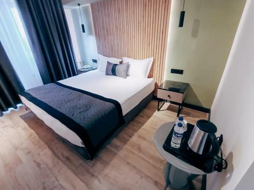 Leons Hotel