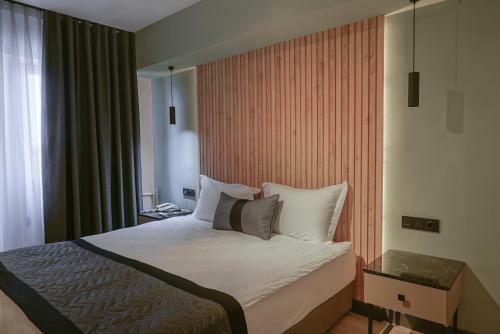 Leons Hotel