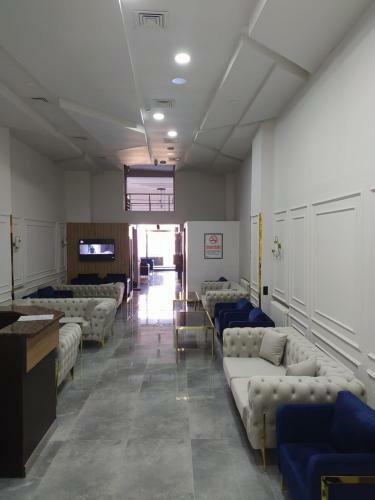 Leons Hotel