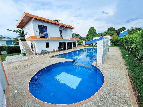 Villa Casa Quinta Privada En Zona Exclusiva