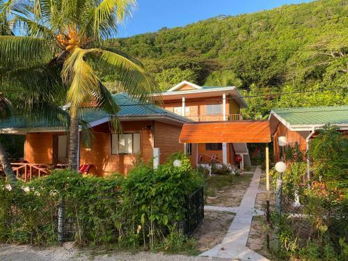 Hostal Anse Grosse Roche Beach Villa