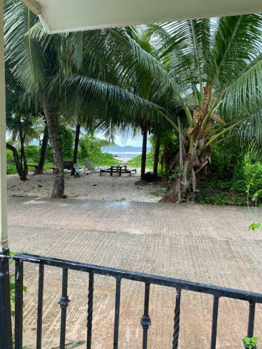 Hostal Anse Grosse Roche Beach Villa