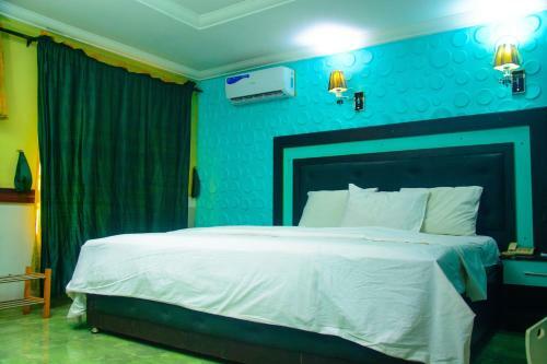 Brighton Hotels & Suites