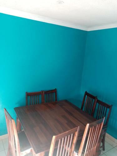 Victoria Falls Budget Holiday House
