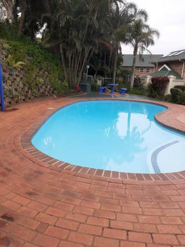 Lands End Apartment - Family Only