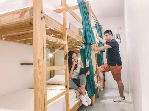 Murals Hostel And Cafe
