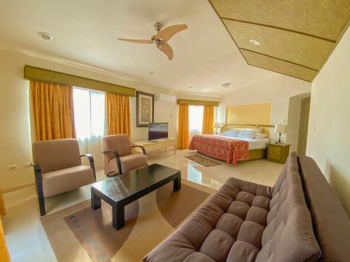 Cumbres Hotel & Caba�as