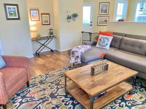 The Comforts' Inn: Mountain Escape