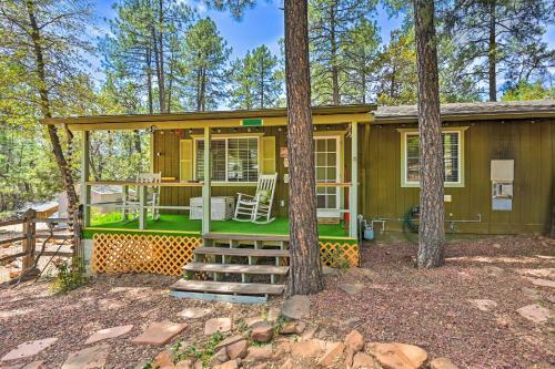 Family-friendly Pine Cabin With Yard And Grill!