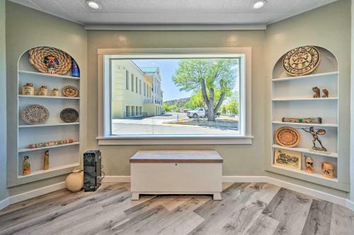 Stylish Basecamp 6850 - 2 Blocks To Dtwn!