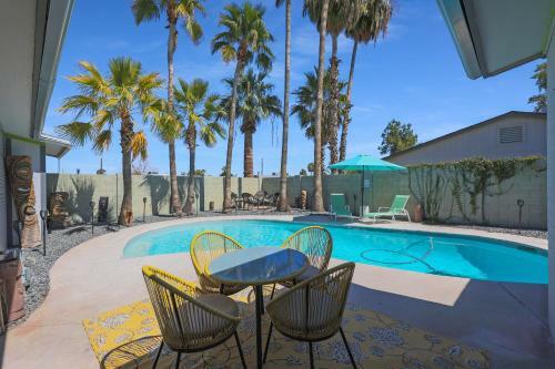 King Sized Bed Firepit Heated Pool Sonos Stereo Why Not Have It All