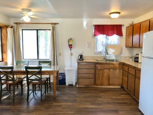 Sierra Mountain Lodge - Yosemite