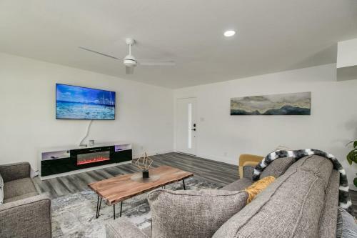 Prime Location - Modern New - Swim, Play And Relax