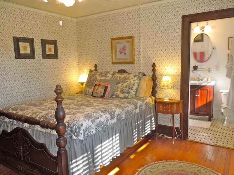 Oakland Cottage Bed And Breakfast