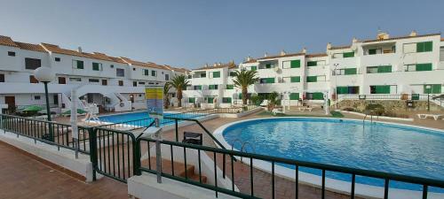 Immaculate 1-bed Apartment In Arona E308