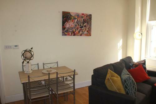 Beautiful 2 Bedroom Apartment In Central Bath
