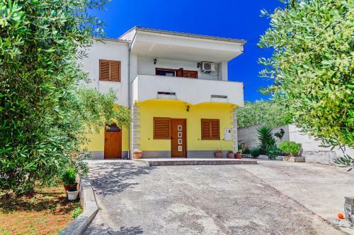 Modern Apartment On The Beach - Mala Lamjana