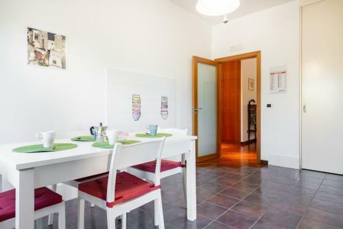 Roomy Apartment With Terrace & Parking