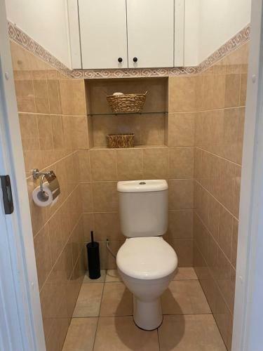 Spacious 3 Bedroom Apartment In Great Location