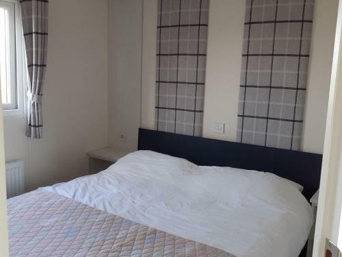 Comfortable Chalet Close To The Wadden Sea
