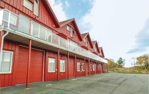 Three-bedroom Apartment In Lindesnes