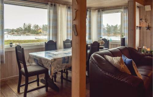Three-bedroom Holiday Home In Vesteroy