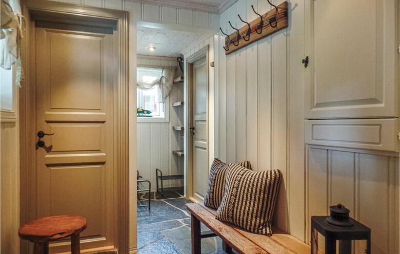 Four-bedroom Holiday Home In Hovden