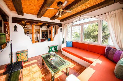 Charming Villa With Shared Pool, Balcony, Terrace And Backyard In Bodrum