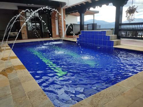 11 Bedroom Gym Luxury Villa - Heated Pool Jacuzzi