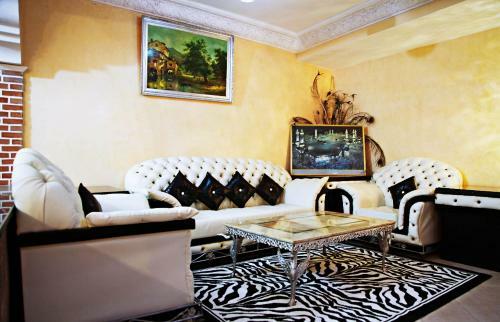 Hostal Naima House / ??? ?????
