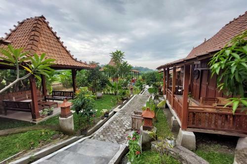 Hostal Mbok Niem Cafe And Cottage