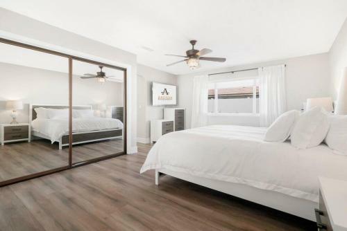 Chic Lakefront Cottage