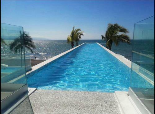 Luxurious Beachfront Apartment