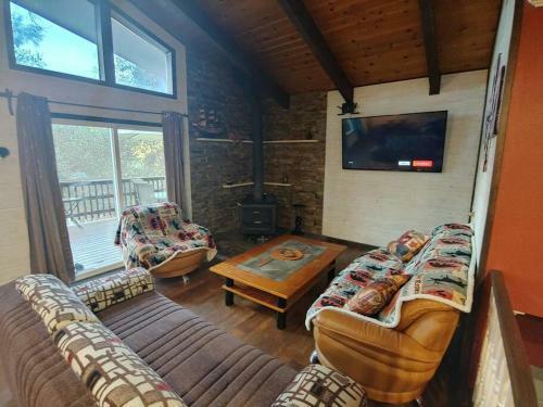 Mountain Cabin Near Yosemite