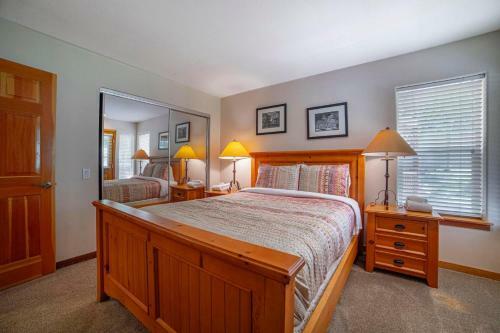 #427 - Spacious Townhome, Large Private Deck & Mountain Views