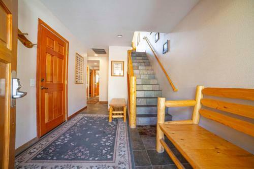 #427 - Spacious Townhome, Large Private Deck & Mountain Views