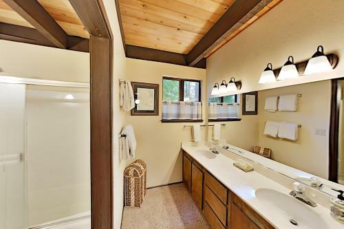 Kingswood Village 244