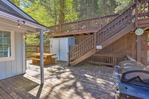 Family Getaway With Playground And Forest Views!