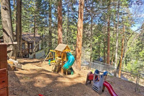 Family Getaway With Playground And Forest Views!