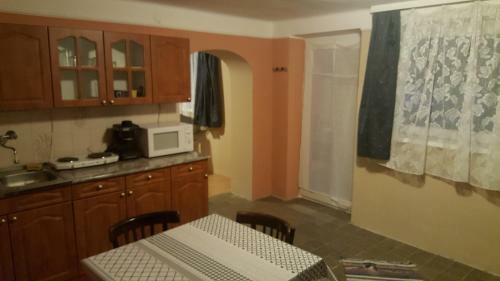 Hostal Arat� Vend�gh�z