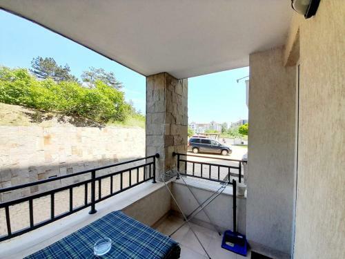 Sunny Beach Hills Apartment - Private