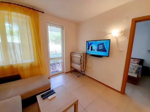 Sunny Beach Hills Apartment - Private