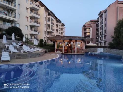 Sunny Beach Hills Apartment - Private