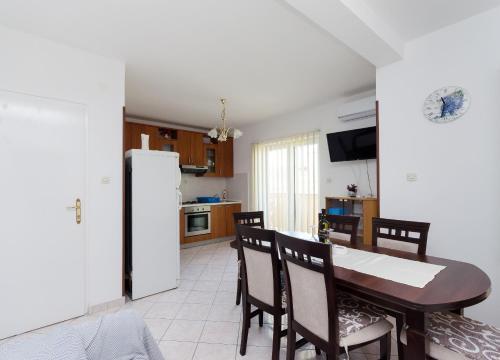 Apartments And Room Sime M