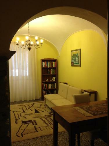 Hostal Typical Room In The Old Town